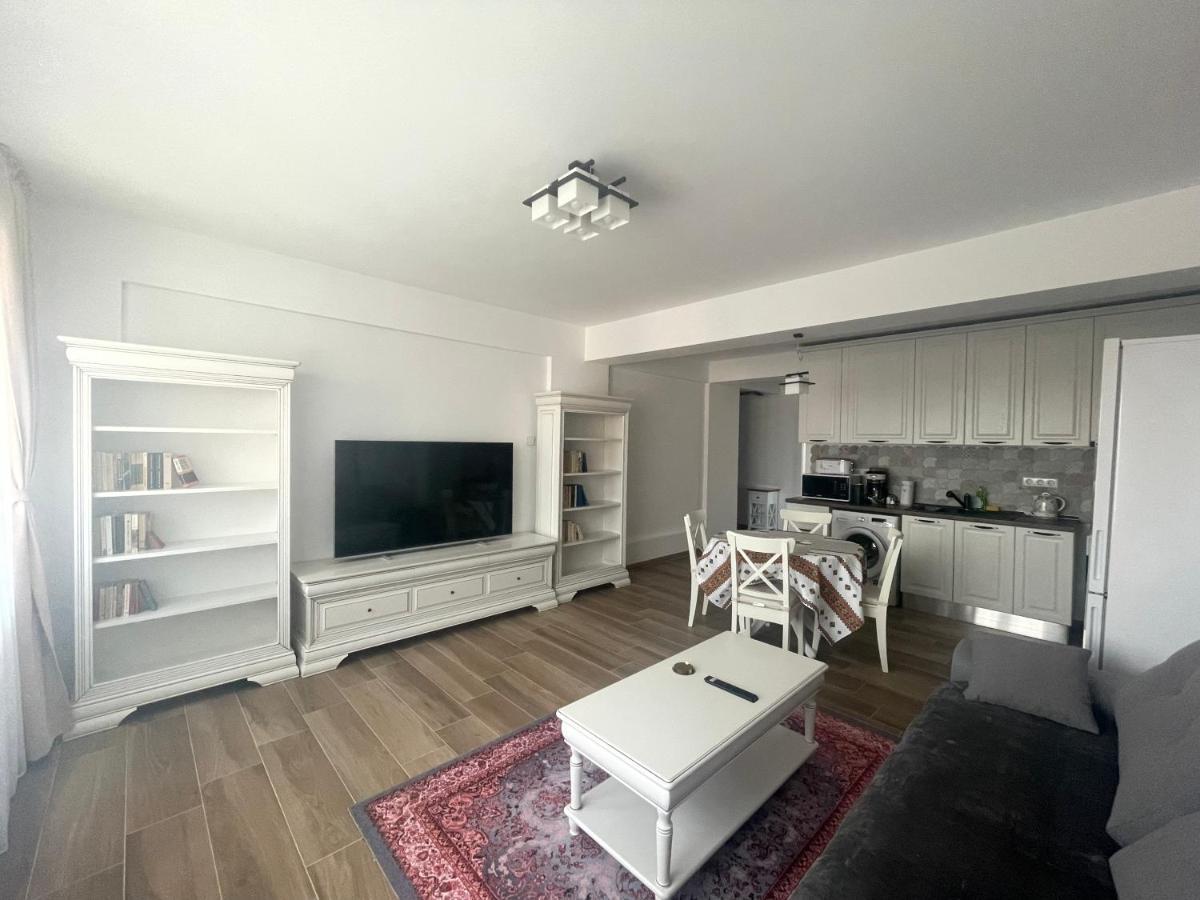 Iarca * Bucharest