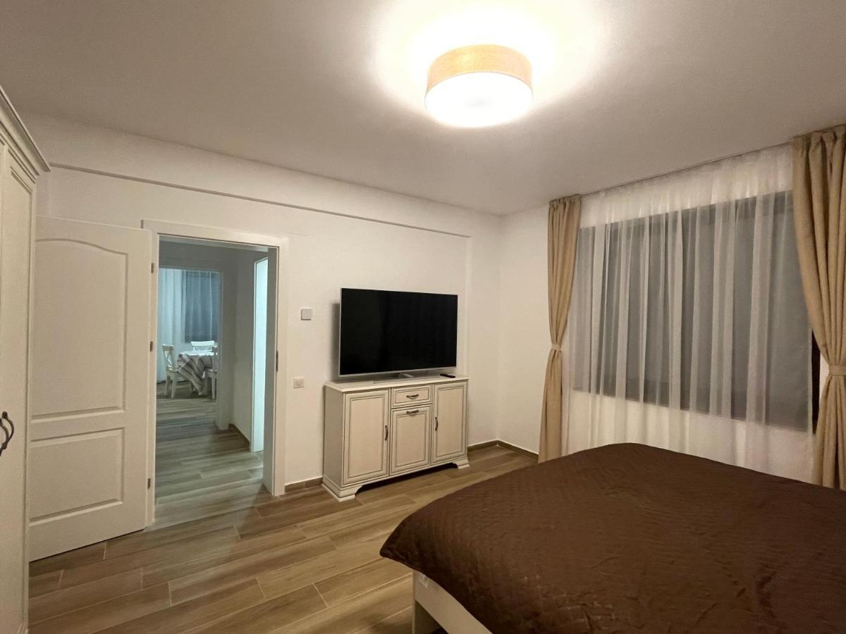 Iarca * Bucharest