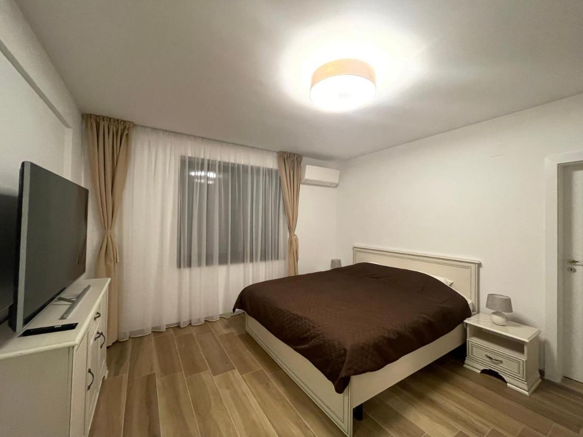 Iarca * Bucharest